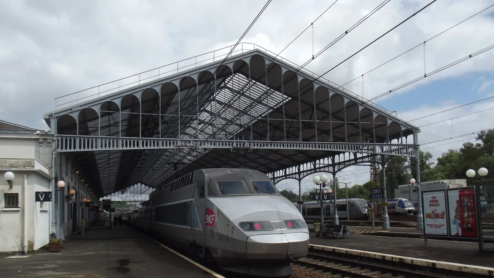 La gare de Pau, en contrebas du boulevard des Pyrénées